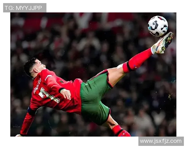 顶级足球明星背后的俱乐部故事与成就解析 顶级足球明星背后的俱乐部故事与成就解析